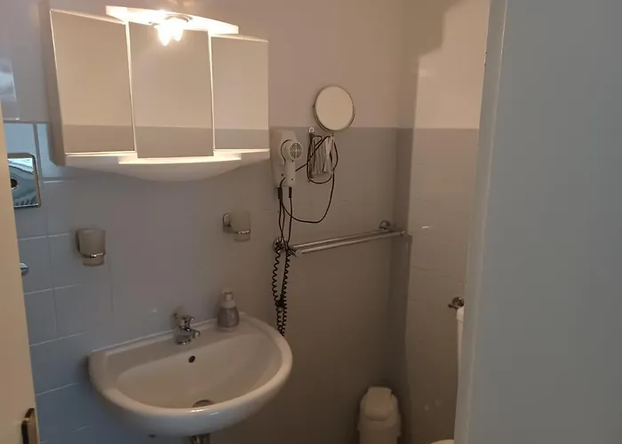 Zum Fuchsbau מלון